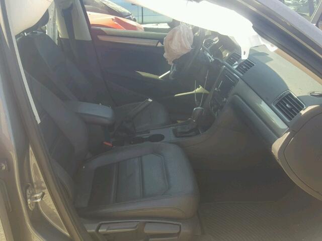 1VWAT7A39FC079394 - 2015 VOLKSWAGEN PASSAT S Gris foto 5
