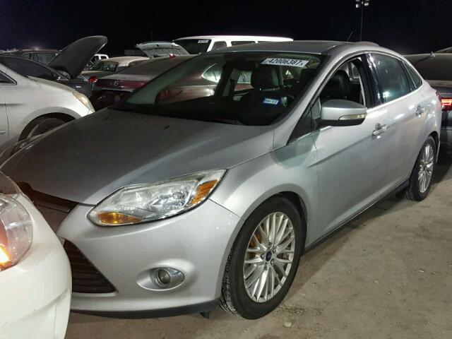 1FAHP3H2XCL393505 - 2012 FORD FOCUS SILVER photo 2