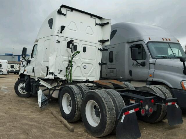 3AKJGLDR0HDHY6696 - 2017 FREIGHTLINER CASCADIA 1 WHITE photo 3