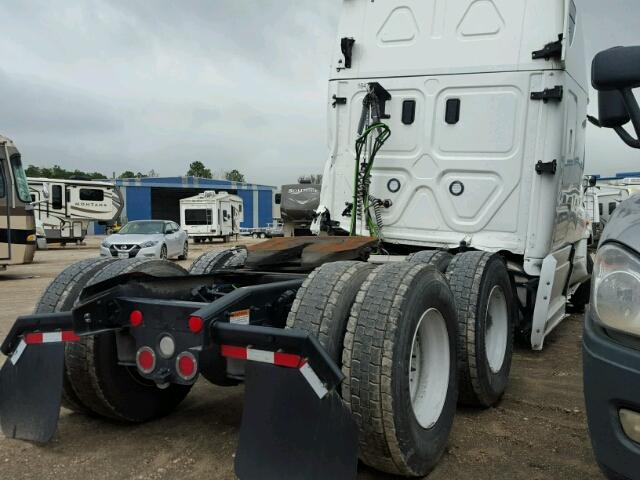 3AKJGLDR0HDHY6696 - 2017 FREIGHTLINER CASCADIA 1 WHITE photo 4