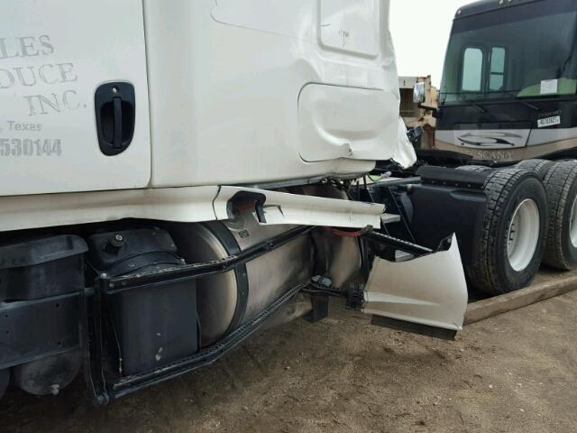 3AKJGLDR0HDHY6696 - 2017 FREIGHTLINER CASCADIA 1 WHITE photo 9