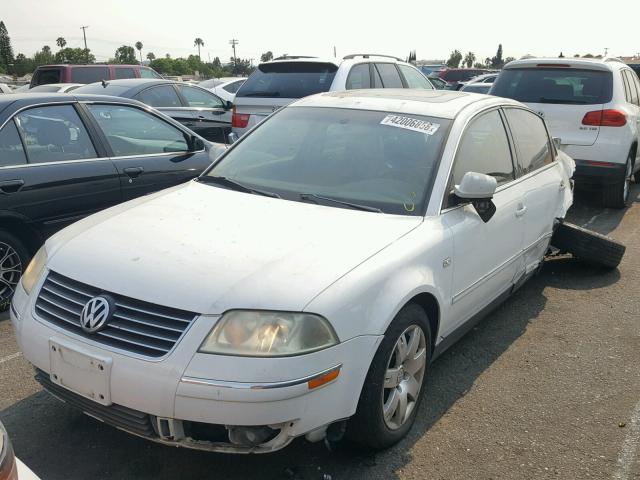 WVWTH63B81P213115 - 2001 VOLKSWAGEN PASSAT GLX WHITE photo 2