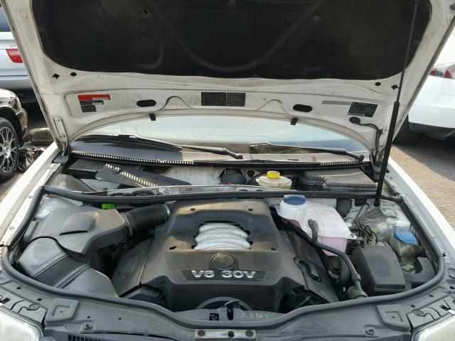 WVWTH63B81P213115 - 2001 VOLKSWAGEN PASSAT GLX WHITE photo 7