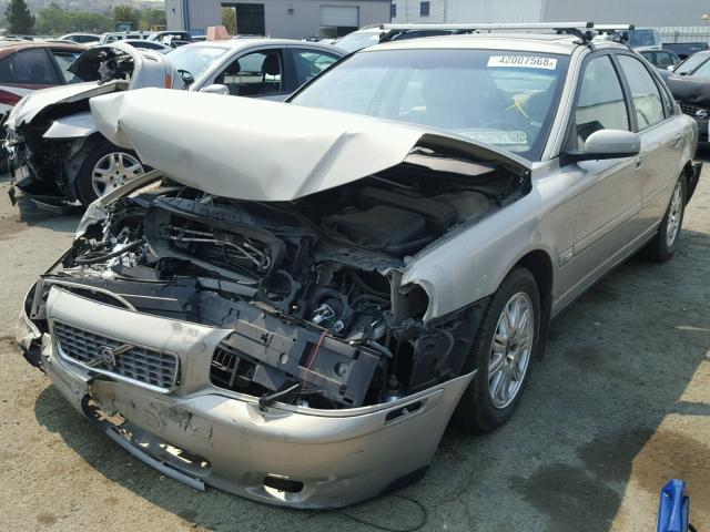 YV1TS59H941374727 - 2004 VOLVO S80 2.5T GOLD photo 2