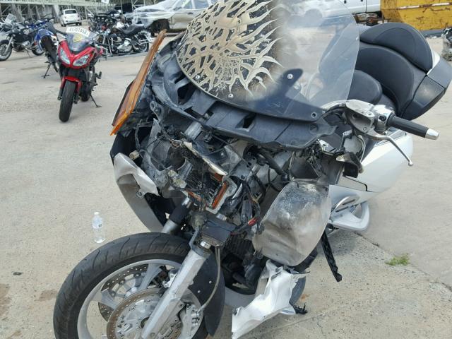 5VPSD36D1A3001572 - 2010 VICTORY MOTORCYCLES VISION TOU WHITE photo 10