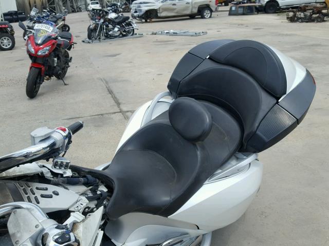 5VPSD36D1A3001572 - 2010 VICTORY MOTORCYCLES VISION TOU WHITE photo 6