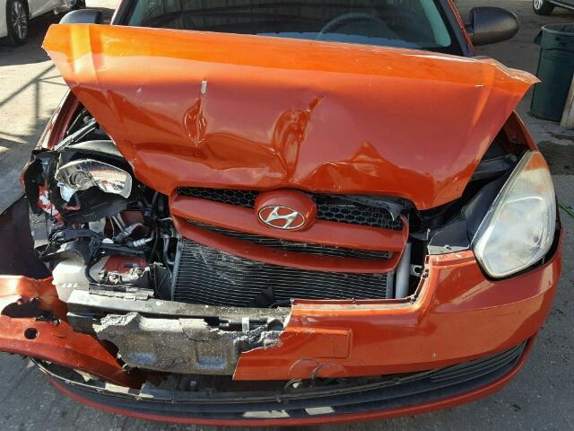 KMHCM36C59U131091 - 2009 HYUNDAI ACCENT GS ORANGE photo 7