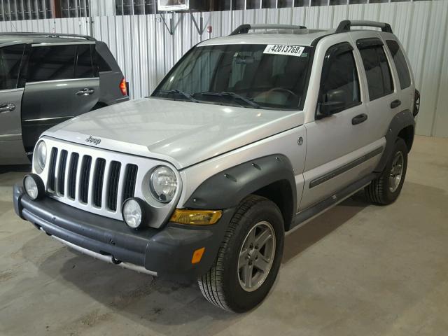 1J4GL38K95W572227 - 2005 JEEP LIBERTY RE SILVER photo 2