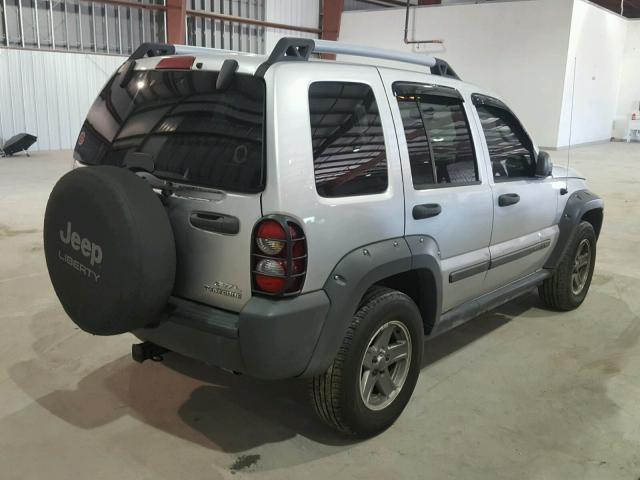 1J4GL38K95W572227 - 2005 JEEP LIBERTY RE SILVER photo 4
