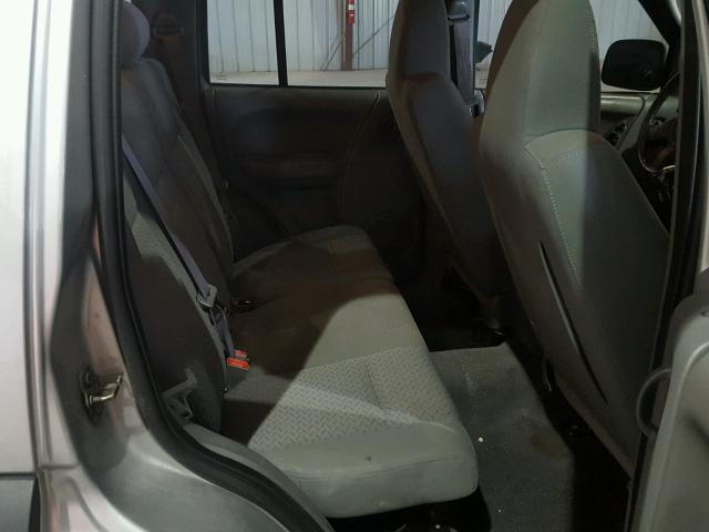 1J4GL38K95W572227 - 2005 JEEP LIBERTY RE SILVER photo 6