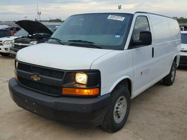 1GCWGAFF3H1232637 - 2017 CHEVROLET EXPRESS G2 WHITE photo 2