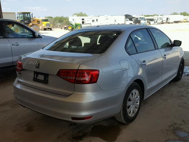3VW2K7AJ4FM306673 - 2015 VOLKSWAGEN JETTA BASE Արծաթագույն լուսանկար 4