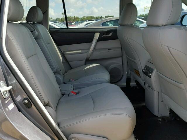 5TDZA3EH4CS024968 - 2012 TOYOTA HIGHLANDER GRAY photo 6