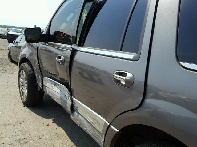 5LMJJ2J58BEJ09215 - 2011 LINCOLN NAVIGATOR Графитовый фото 10