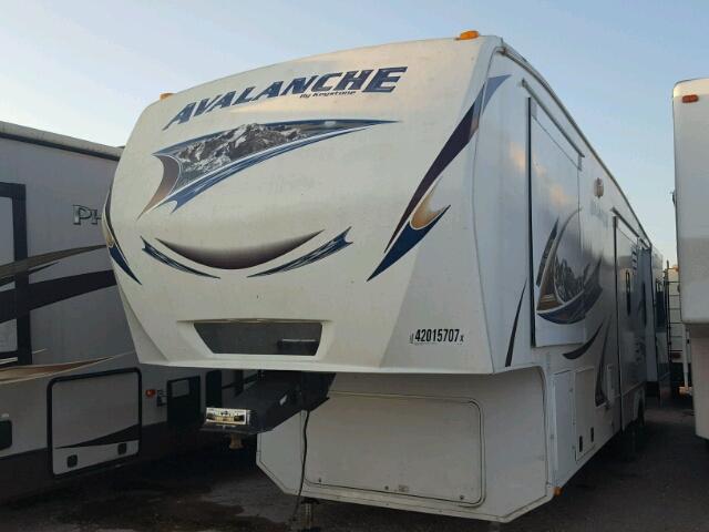 4YDF33027CE760385 - 2012 KEYSTONE AVALANCHE WHITE photo 2