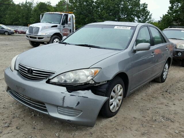 4T1BE32K55U529708 - 2005 TOYOTA CAMRY LE GRAY photo 2