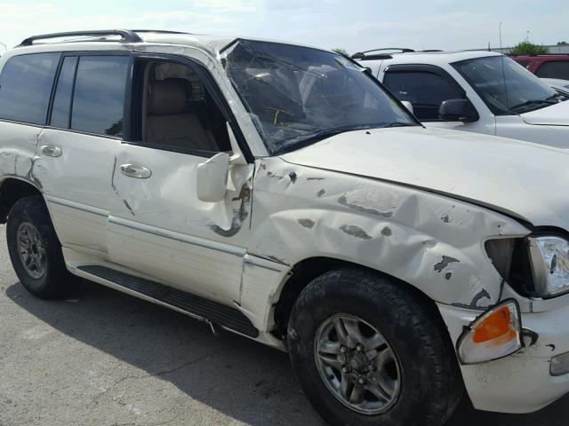 JTJHT00W313508636 - 2001 LEXUS LX 470 WHITE photo 9