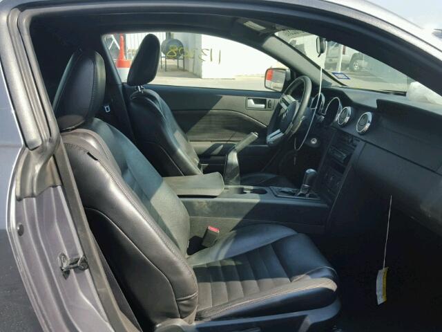 1ZVHT82H375238060 - 2007 FORD MUSTANG GT GRAY photo 5