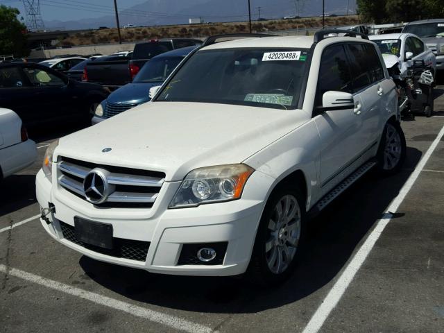 WDCGG8HB2AF320637 - 2010 MERCEDES-BENZ GLK 350 4M WHITE photo 2