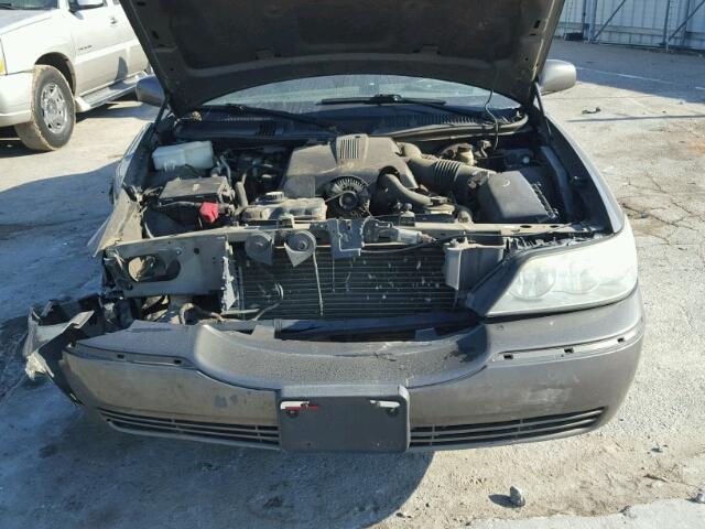 1LNHM81W23Y623565 - 2003 LINCOLN TOWN CAR E GRAY photo 7