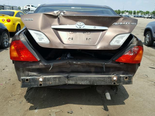 4T1BF28B7YU070880 - 2000 TOYOTA AVALON XL BROWN photo 9