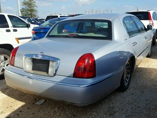 1LNHM82W3YY761671 - 2000 LINCOLN TOWN CAR S SILVER photo 4