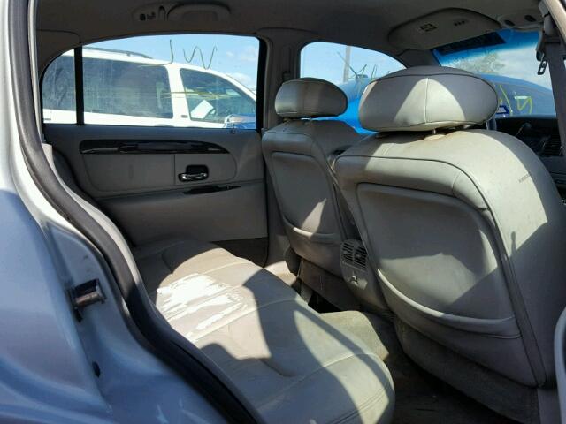 1LNHM82W3YY761671 - 2000 LINCOLN TOWN CAR S SILVER photo 6