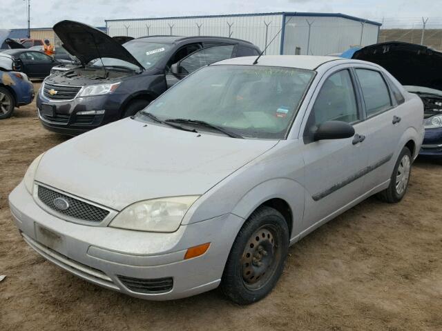 1FAFP34N87W249883 - 2007 FORD FOCUS ZX4 SILVER photo 2