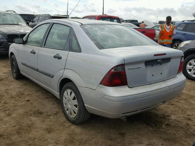 1FAFP34N87W249883 - 2007 FORD FOCUS ZX4 SILVER photo 3