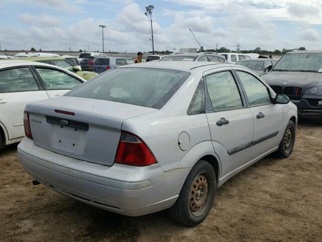 1FAFP34N87W249883 - 2007 FORD FOCUS ZX4 SILVER photo 4