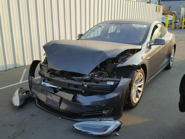 5YJSA1E15HF210555 - 2017 TESLA MODEL S GRAY photo 9