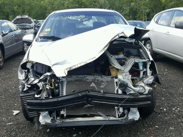 KL1TD56608B095628 - 2008 CHEVROLET AVEO BASE Argent photo 9