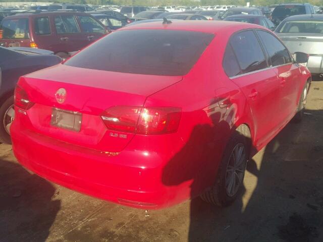 3VWDX7AJ3DM360229 - 2013 VOLKSWAGEN JETTA SE 红色 照片 4