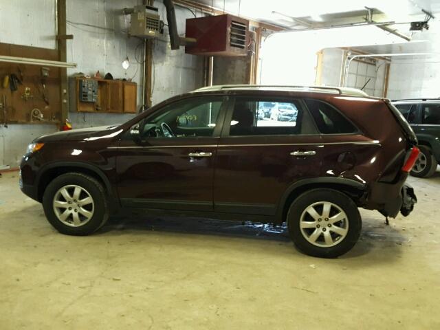 5XYKT3A18BG077012 - 2011 KIA SORENTO BURGUNDY photo 9