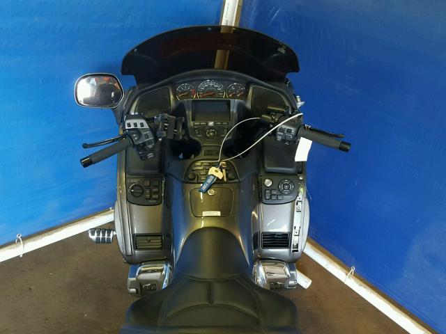 1HFSC47L0AA900163 - 2010 HONDA GL1800 GRAY photo 5