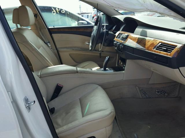 WBANV13568CZ53078 - 2008 BMW 528 XI WHITE photo 5