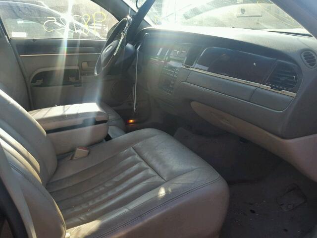 1LNHM81W24Y659676 - 2004 LINCOLN TOWN CAR E GRAY photo 5