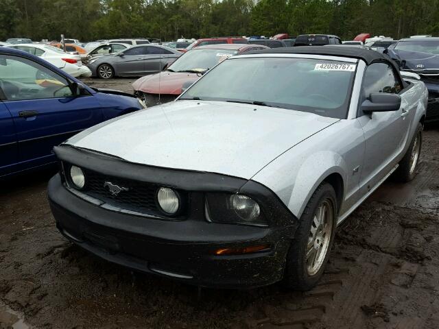 1ZVHT85H655181927 - 2005 FORD MUSTANG GT SILVER photo 2