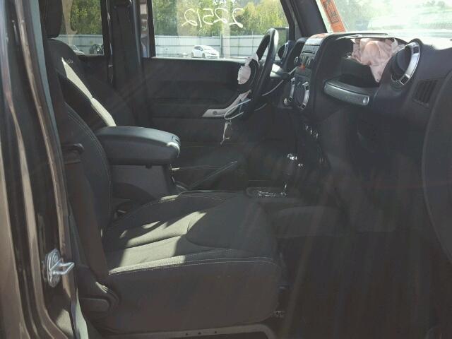 1C4BJWEG4GL180736 - 2016 JEEP WRANGLER U CHARCOAL photo 5