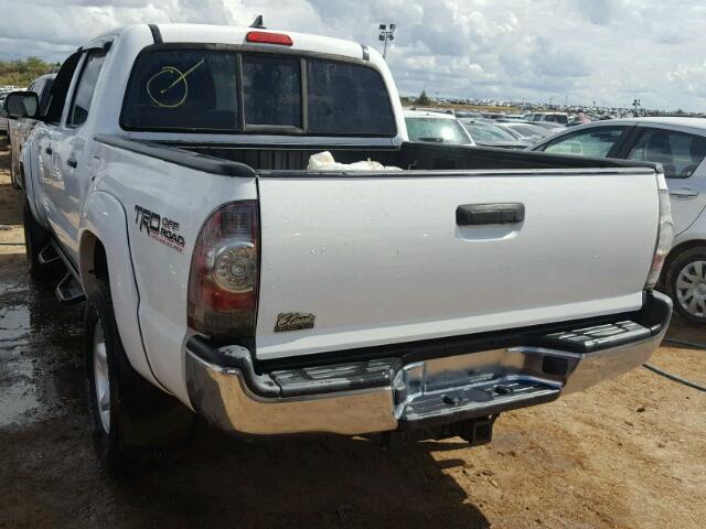 5TFJU4GN7CX017939 - 2012 TOYOTA TACOMA DOU WHITE photo 3