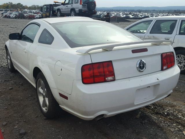 1ZVHT82H685159578 - 2008 FORD MUSTANG GT WHITE photo 3