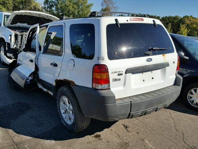 1FMCU93195KB33745 - 2005 FORD ESCAPE WHITE photo 3