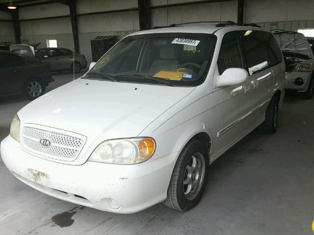 KNDUP132556682023 - 2005 KIA SEDONA WHITE photo 2