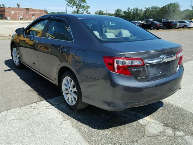 4T1BF1FK9EU726635 - 2014 TOYOTA CAMRY GRAY photo 3