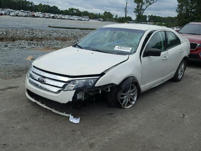 3FAHP0GA2CR326079 - 2012 FORD FUSION S WHITE photo 2