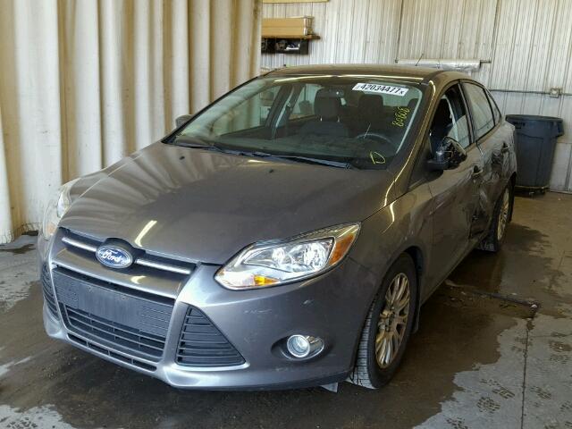 1FAHP3F22CL186108 - 2012 FORD FOCUS GRAY photo 2