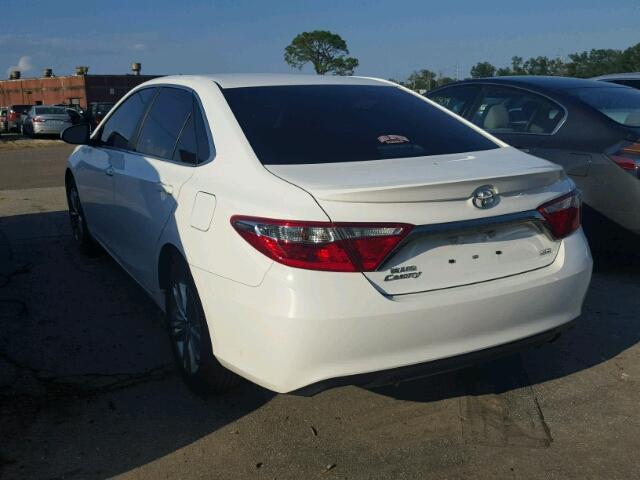 4T1BF1FK7GU173633 - 2016 TOYOTA CAMRY WHITE photo 3