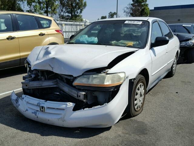 1HGCF86622A005916 - 2002 HONDA ACCORD VAL WHITE photo 2