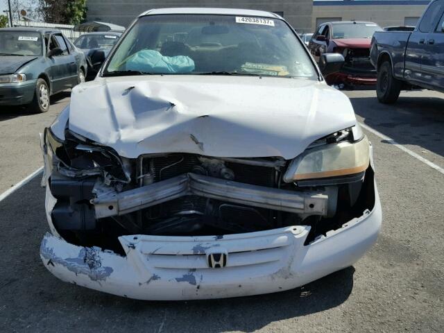 1HGCF86622A005916 - 2002 HONDA ACCORD VAL WHITE photo 9