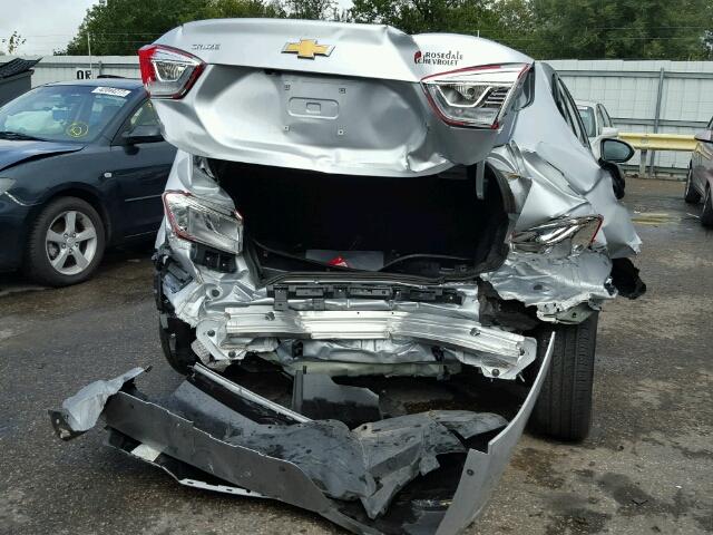 1G1BC5SM9H7217524 - 2017 CHEVROLET CRUZE SILVER photo 9